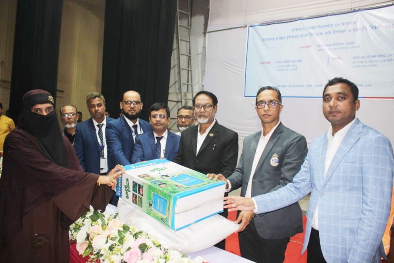 নোয়াখালীতে এনসিসি ব্যাংকের বিনামূল্যে কৃষি উপকরণ ও যন্ত্রপাতি বিতরণ